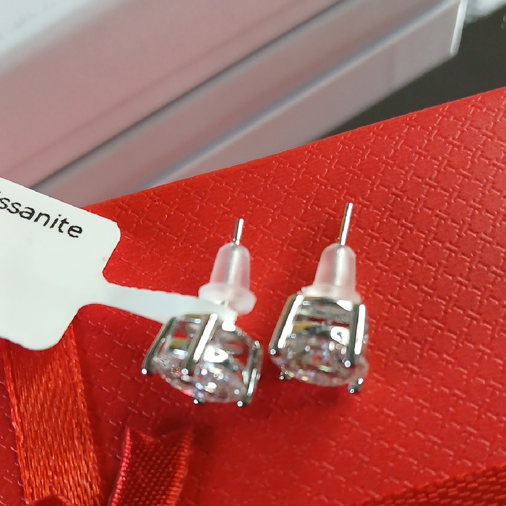 Certified 2ct Moissanite 925 Sterling Silver Stud Earrings - Picture 12 of 13